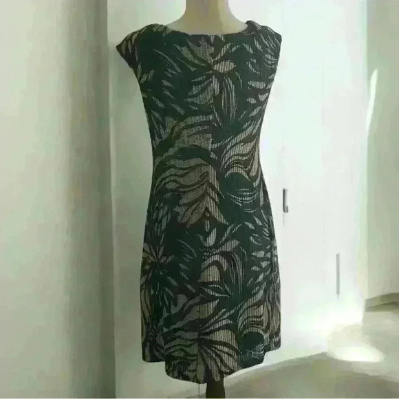 Connected Apparel Dress - Picture 2 of 5